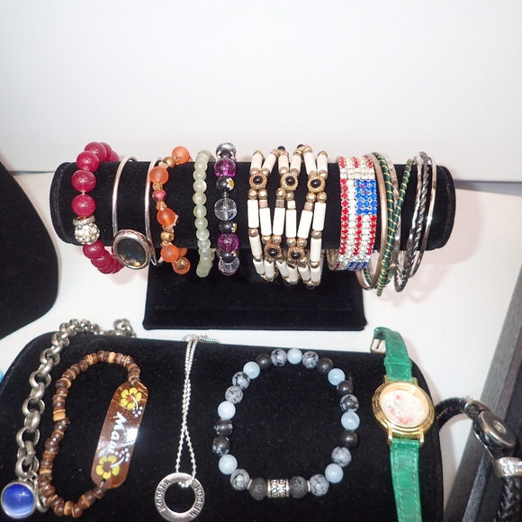 Bulk Jewelry lot C1 - Picture 3 of 9